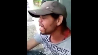 Emocionante! Morador de rua cantando em inglês.