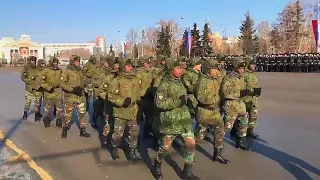 Солдаты из Анголы на параде в Омске