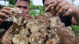 OUTDOOR COOKING | ADOBONG PUTI NA PATA (HD)