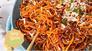 You NEED to try this Vegan/Vegetarian pasta recipe, Spicy Garlic Spaghetti that is a game changer!