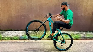 APRENDI A EMPINAR MINHA NOVA BIKE GRAU DE CRIA