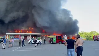 Ракетный удар по Кременчугу 27.06.2022.Россия обстреляла ракетами торговый центр.