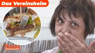 "Das ess ich nicht!" - die Testesser bekommen rohe Burger | 2/7 | Rosins Restaurant | Kabel Eins