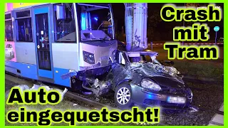 🛑Auto zwischen Straßenbahn und Betonmast eingequetscht⚠️SCHWERER VERKEHRSUNFALL in Leipzig🆘️