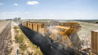 Gleisumbauzug der Eiffage Infra-Rail in Biendorf-Baalberge