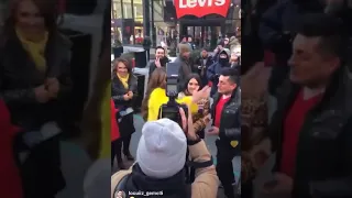 Thalia y Lali Esposito visitan Times Square en New York - Lindo Pero Bruto