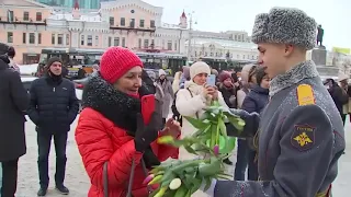 Servicemen of the Central Military District congratulate the women of Yekaterinburg on March 8.