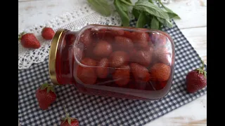 Компот из клубники с пряной зеленью - натурально, полезно и вкусно!