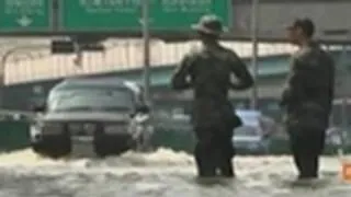 Thai Floodwaters Threaten Bangkok Industrial Parks (Video)