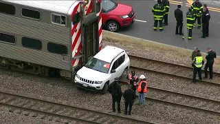 Metra Train Hits SUV In Arlington Heights