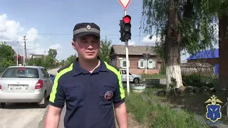 В Саратовской области инспектор ДПС со своими знакомыми спас из огня жильцов частного дома