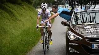 Tour de France 2016: How to Fix a Bicycle From a Moving Car