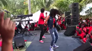 Angelique Sabrina performs Pull Up and Stop Sign for 20,000 people in The Bahamas