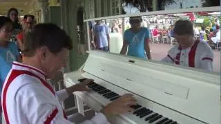 Jim - Ragtime pianist plays "The  Black & White Rag"