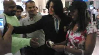 Michael Jackson and His fans... (1)