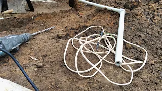 ✅ Укладка провода под землей в пластиковой трубе. Подключение электричества на даче. doRABOTKA