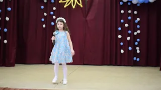 Златочка с песней "Веселая песенка" на фестивале детского творества "Весенняя капель" .