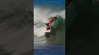 Jay-R Esquivel Enters the Green Room - Tube ride Beach Break Surf La Union Philippines