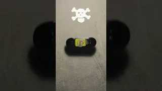 Slushcult "knucks" collab fingerboard out now!