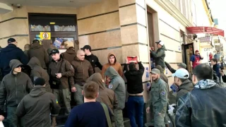Автомайдан в Одессе заблокировал Альфа-банк