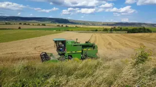 John Deere 1055 - La treierat de rapita si grau/Harvesting wheat and rapeseed 2016 John Deere