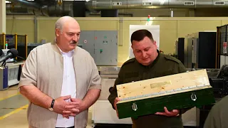 Рабочие завода подарили Лукашенко казан для плова по рецепту Рахмона