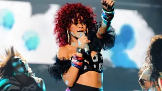 Rihanna - Loud Medley (Live at American Music Awards 2010)