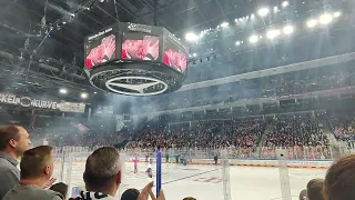 Eisbären Berlin Einlauf mit pyro vs Schwenninger Wild Wings.