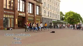 Street musicians.  Riga.  Latvia.  Уличные музыканты.  Рига.  Латвия.