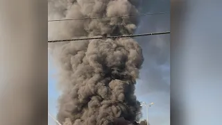 Crews battle heavy blaze in old NE Portland Kmart building