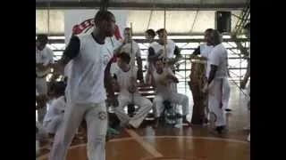 Aluno Morcego e Mestres - Batizado Escola Nagô Capoeira 2012