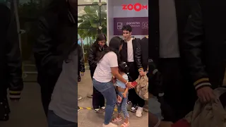 Suhana Khan's CUTE gesture for a fan while posing with Archies team at the airport 😍 | #shorts