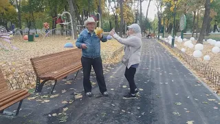 Харьков,танцы в парке;"Это я по тебе скучаю"