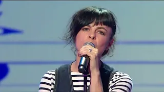 Clarika interprète en live son titre "Bien mérité"
