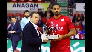 Gary Neal recibe el MVP Movistar de Noviembre