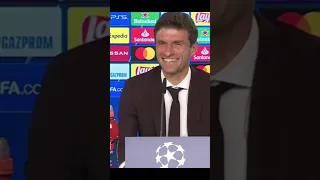 Beim Interview bekommt Thomas Müller lachflash