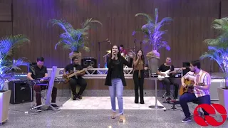 Ele fez o Solo de Sweet Child O’Mine NA IGREJA! Veja até final