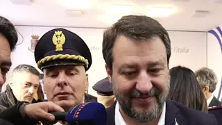 Salvini: "Al lavoro per casco, limite velocità e targa monopattini"