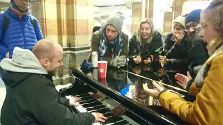 Spread your wings (Queen) @ Amsterdam Centraal