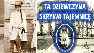 Sfotografowana tajemnicza dziewczyna nie zmieniła się mimo upływu lat