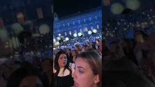 Gigi d’alessio piazza plebiscito canta non dirgli mai