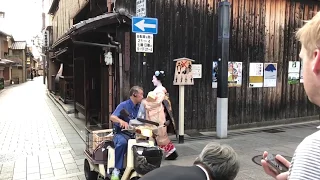 Maiko almost hit by scooter Gion Kyoto Japan (HD slow motion)