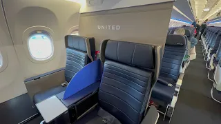 United Airlines NEW First Class ORD PHX A321 NEO Trip Report