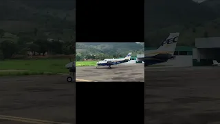 Corpos de Marília Mendonça e demais ocupantes da aeronave saindo do aeroporto de Ubaporanga