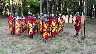 Метание двух римских пилумов из строя / Throwing two Roman pila from the formation of legionnaires