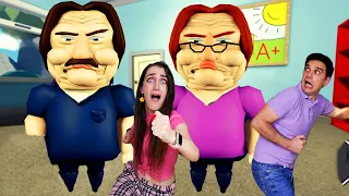 SCAPPIAMO DAI GENITORI CATTIVI!!! MAMMA E PAPÀ PAUROSO CATTIVO DI ROBLOX ESCAPE ROOM!!