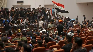 Iraq, sostenitori di al Sadr passano la notte in Parlamento