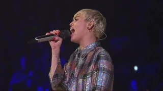 Miley Cyrus VS Selena Gomez - LIVE VOCALS 2