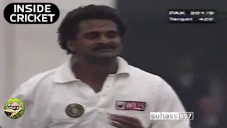 JAVAGAL SRINATH BOWLS AN OVER FULL OF WIDES TO HELP KUMBLE