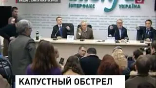 Жириновского забросали квашеной капустой (28.01.2013)